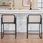 Lot de 2 tabourets de bar modernes rembourrés, hauteur comptoir, avec accoudoirs, structure en métal et assise rembourrée.