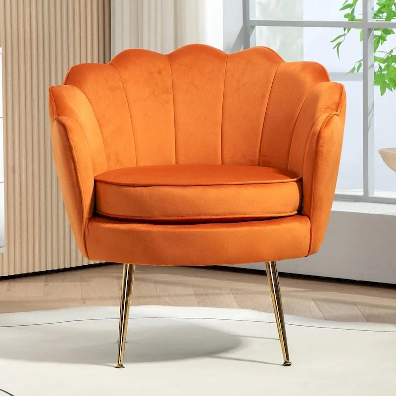 Fauteuil Cavett 28.3 en velours large, style tonneau, avec pieds en métal doré