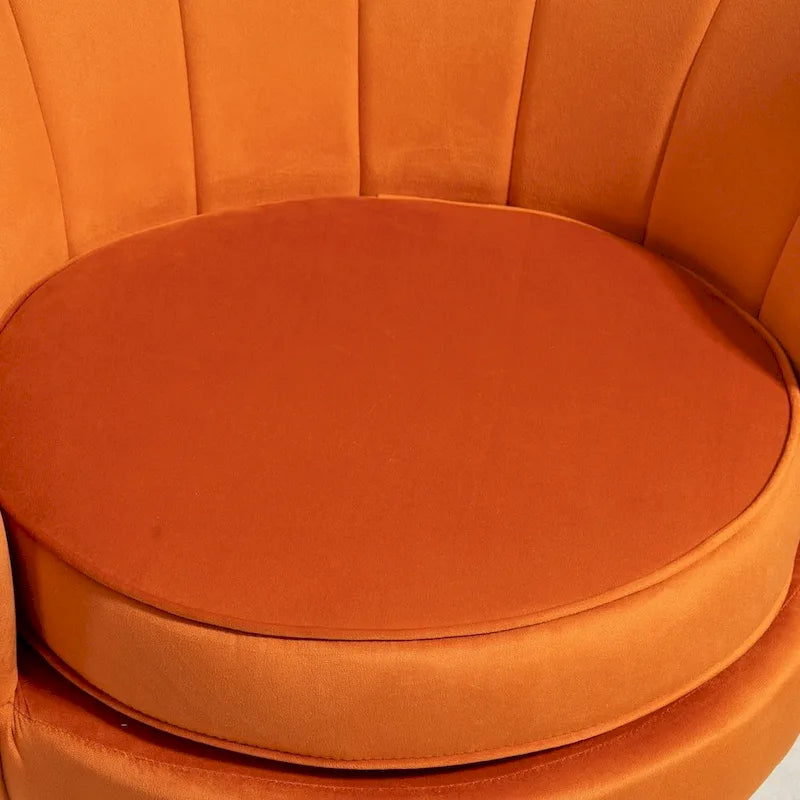 Fauteuil Cavett 28.3 en velours large, style tonneau, avec pieds en métal doré